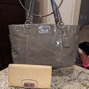 Coach Taupe Patent Leather Tote Bag With Wallet